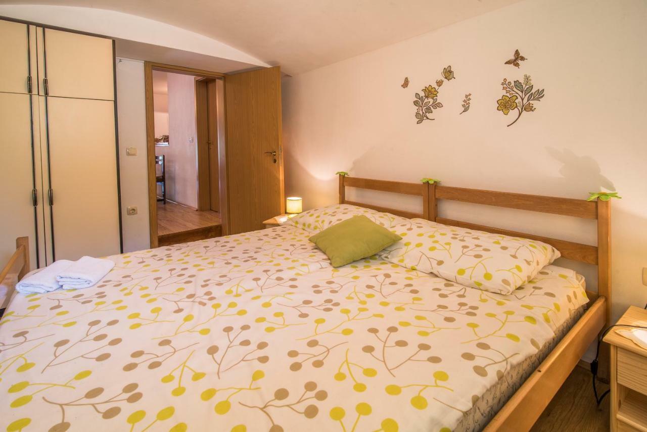 Apartmani Marija Malinska Exterior photo